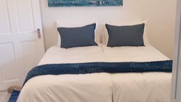 4 bedrooms, iron/ironing board, travel crib, free WiFi