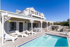 حمّام سباحة خارجي