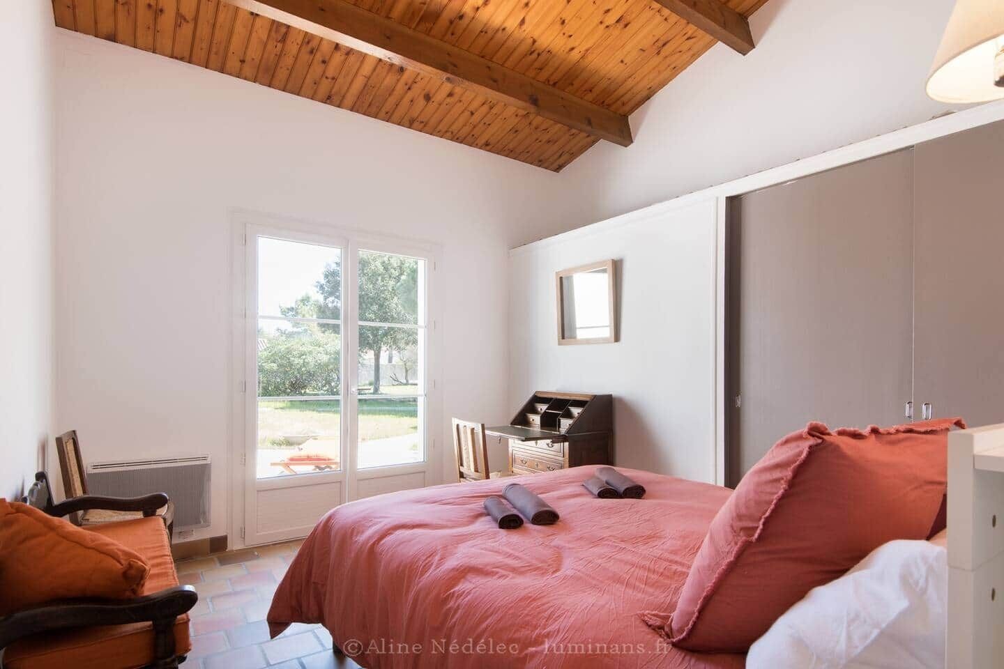 3 chambres, fer et planche à repasser, Wi-Fi, draps fournis
