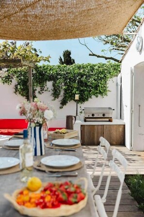 Unclassified image, 2 of 27, button