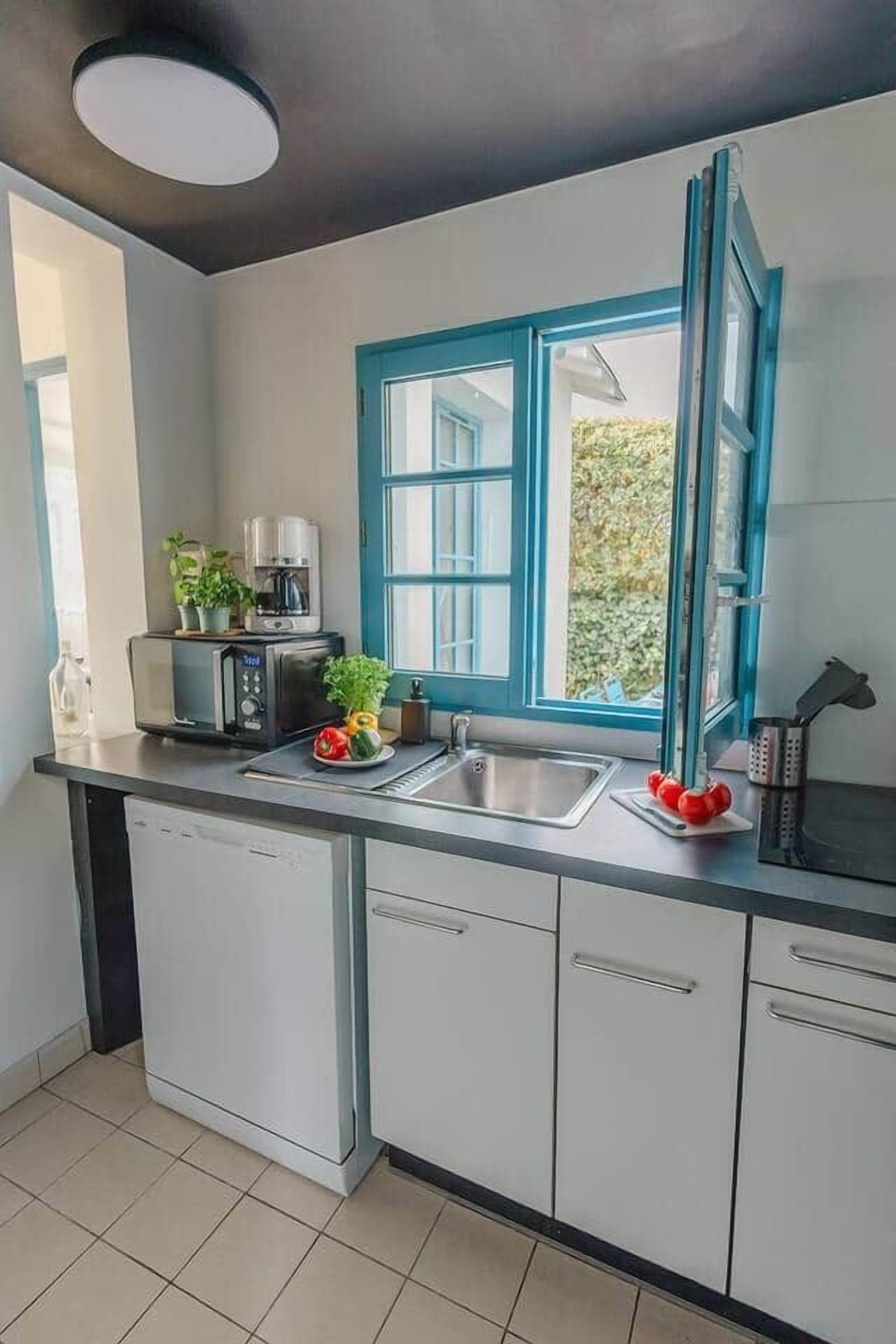 Réfrigérateur, micro-ondes, four, lave-vaisselle