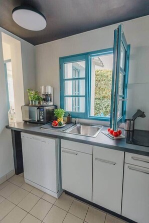 Refrigerador, microondas, horno y lavavajillas 