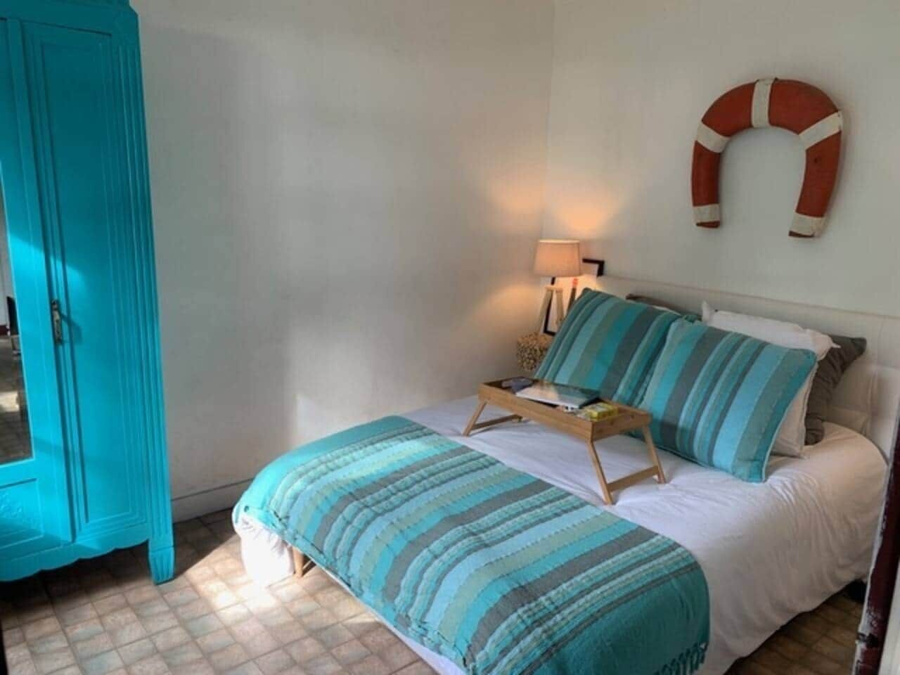 3 chambres, fer et planche à repasser, Wi-Fi, draps fournis