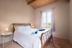 5 bedrooms, WiFi, bed sheets - Marais Aixois-Villa-Villa-Ensuite Bathroom-View of the (Île-d'Aix)