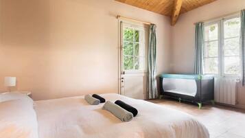 5 bedrooms, WiFi, bed sheets