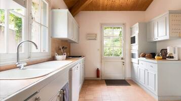 Fridge, microwave, oven, dishwasher