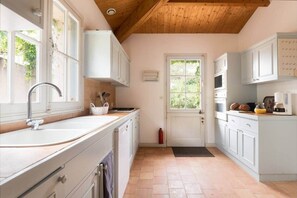 Refrigerador, microondas, horno y lavavajillas 