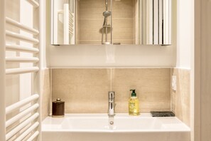 Bathroom - La Miniardise - House in the village (Île-d'Aix)