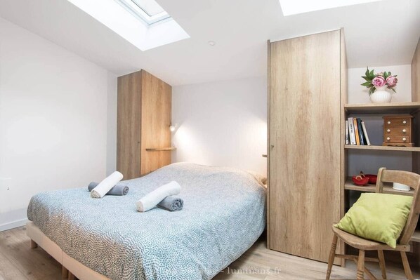 2 habitaciones, tabla de planchar con plancha, wifi y ropa de cama 