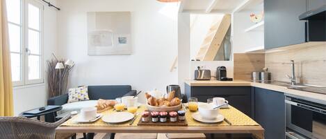 Fridge, oven, dishwasher, toaster