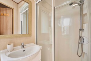 Shower, hair dryer, towels, shampoo