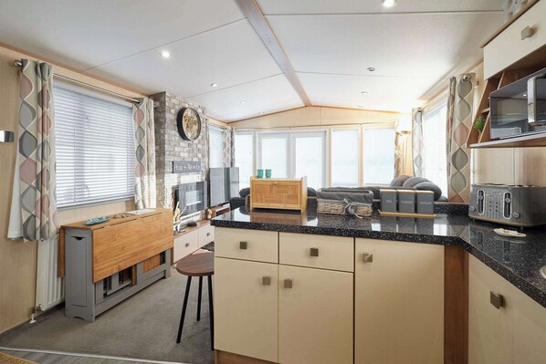 Interior - Host & Stay | Leon's Retreat (Cresswell)