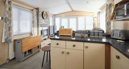 Host & Stay | Leon's Retreat