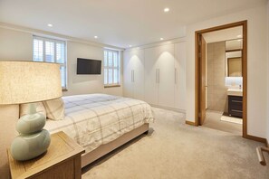 2 Schlafzimmer, Schreibtisch, Bügeleisen/Bügelbrett, WLAN