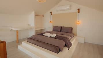 Deluxe Villa, Partial Lake View | Free WiFi