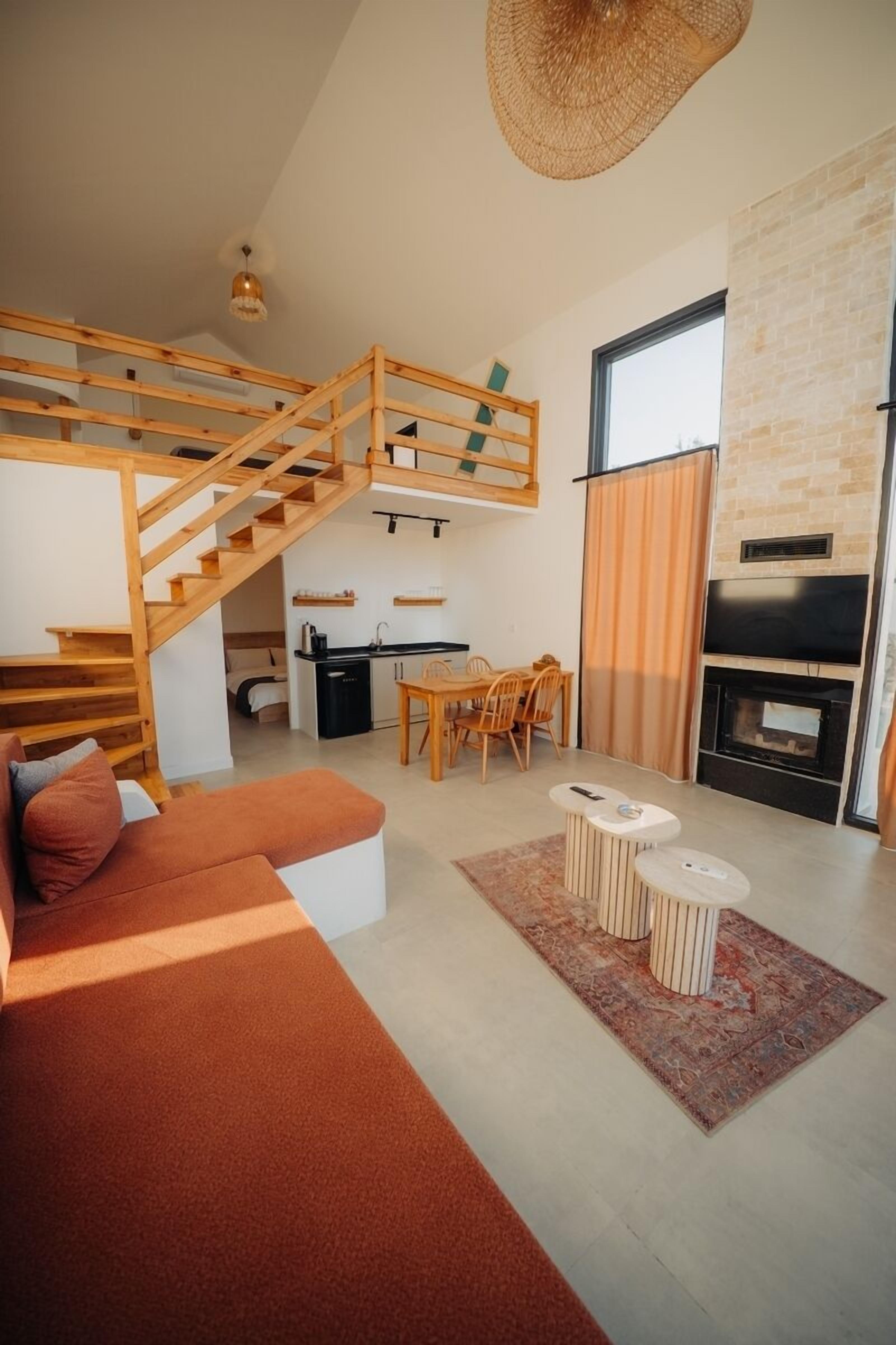 Deluxe Villa, Partial Lake View | Free WiFi