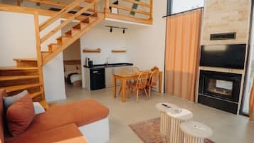 Deluxe Villa, Partial Lake View | Free WiFi