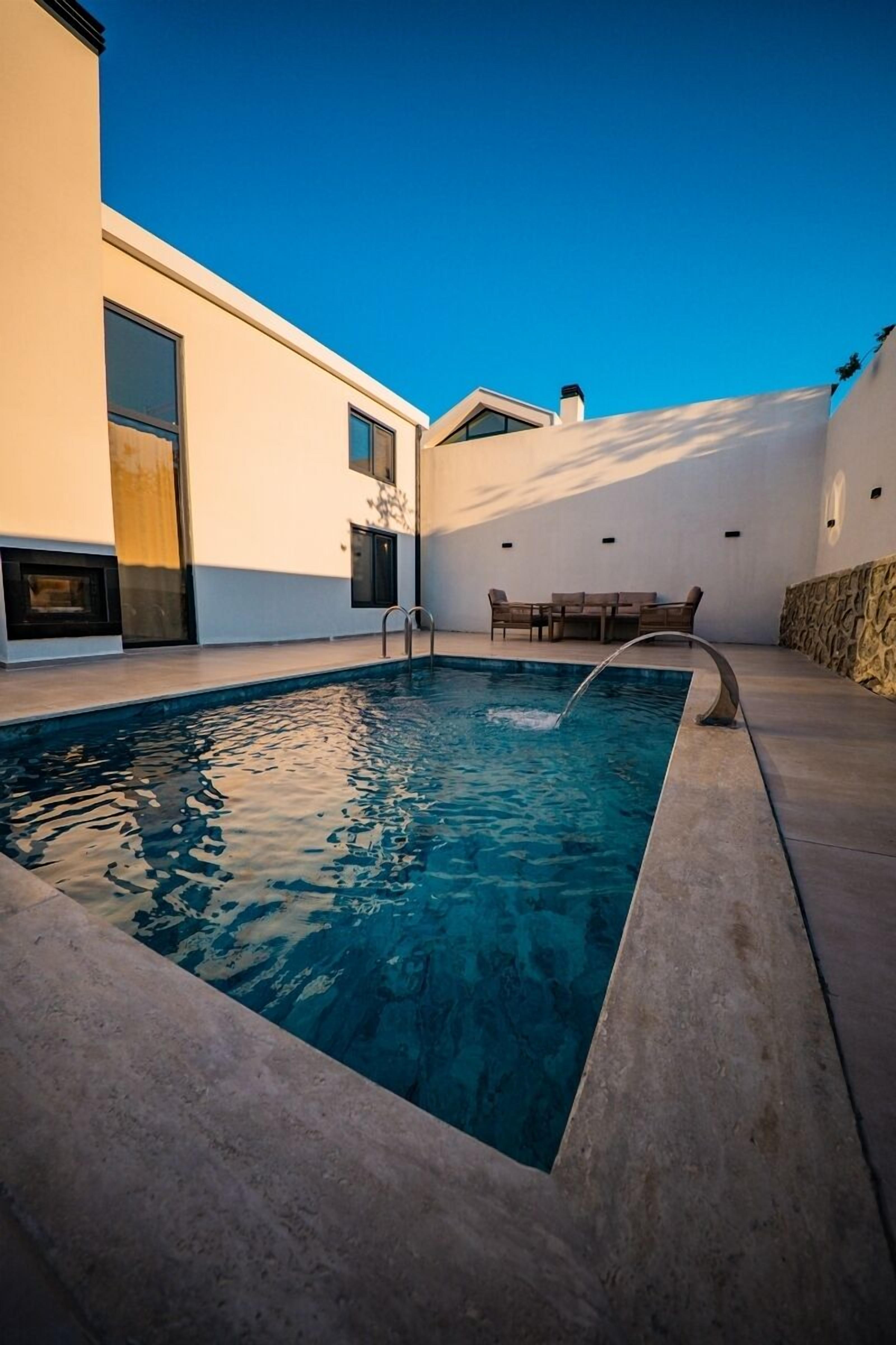 Deluxe Villa, Partial Lake View | Free WiFi