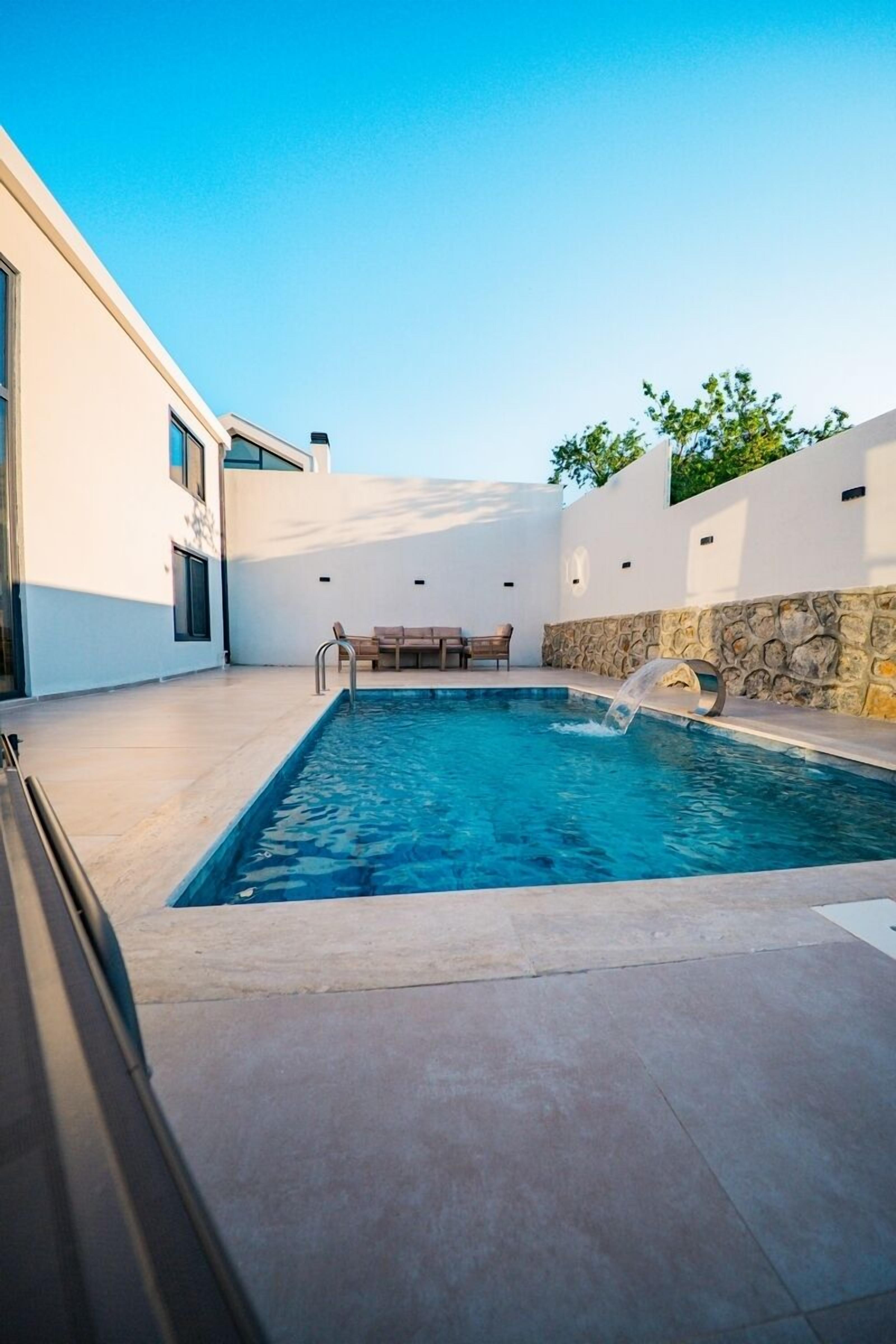 Deluxe Villa, Partial Lake View | Free WiFi