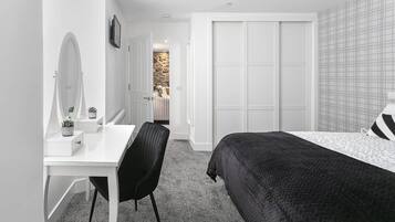 2 bedrooms, iron/ironing board, WiFi, bed sheets