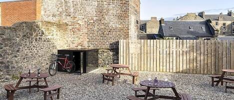 تناول الطعام بالخارج