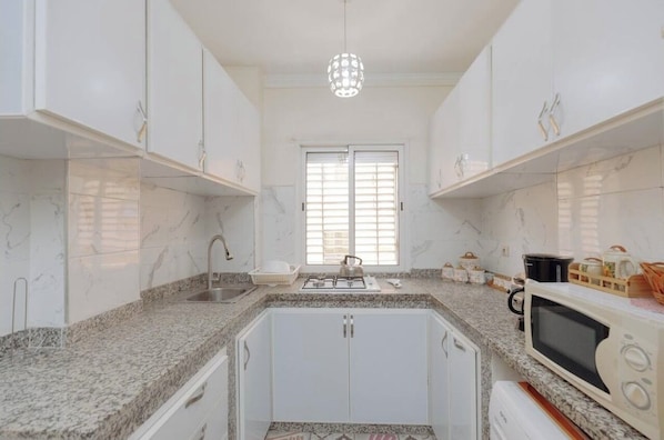 Fridge, microwave, stovetop, coffee/tea maker