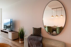 TV, books, offices - Tropical Gardens • Pools • Sea View Apartment (Funchal)