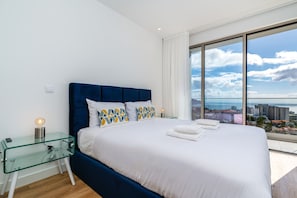 2 bedrooms, desk, iron/ironing board, WiFi