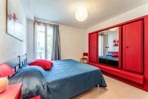 2 chambres, fer et planche à repasser, literie fournie