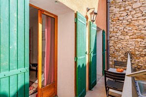 Property grounds - Downtown Apartment with Balcony (Vaison-la-Romaine)