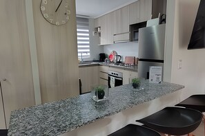 Apartemen, balkon, pemandangan halaman | Dapur pribadi