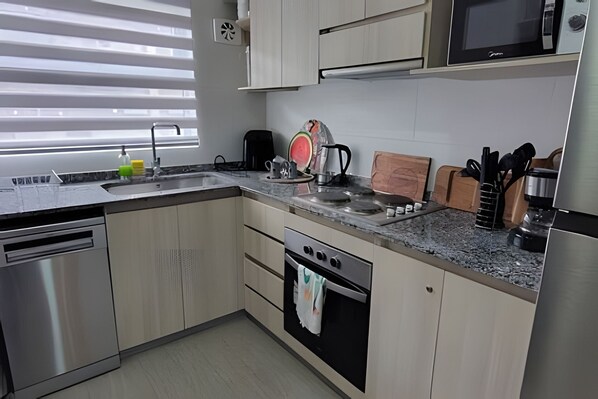 Apartment, Balcony, Courtyard View | Private kitchen