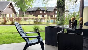 Apartment | Outdoor dining