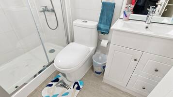 Apartment | Bathroom
