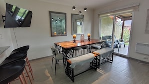 Family Apartment, Balcony, Courtyard View | Dining room