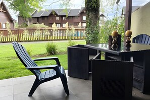 Family Apartment, Balcony, Courtyard View | Outdoor dining