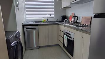 Appartamento, balcone, vista cortile | Cucina privata