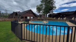 Appartement | Piscine | Piscine extérieure en saison