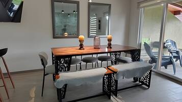 Apartment, Balcony, Courtyard View | Dining