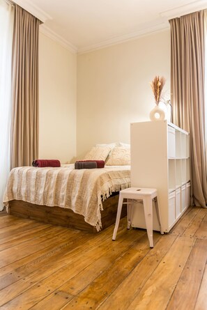 Free WiFi, bed sheets