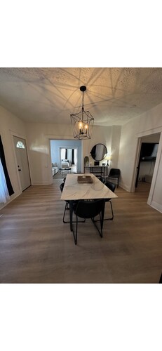 3-bedroom Modern Apartment