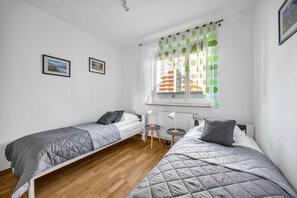 2 bedrooms, desk, iron/ironing board, WiFi