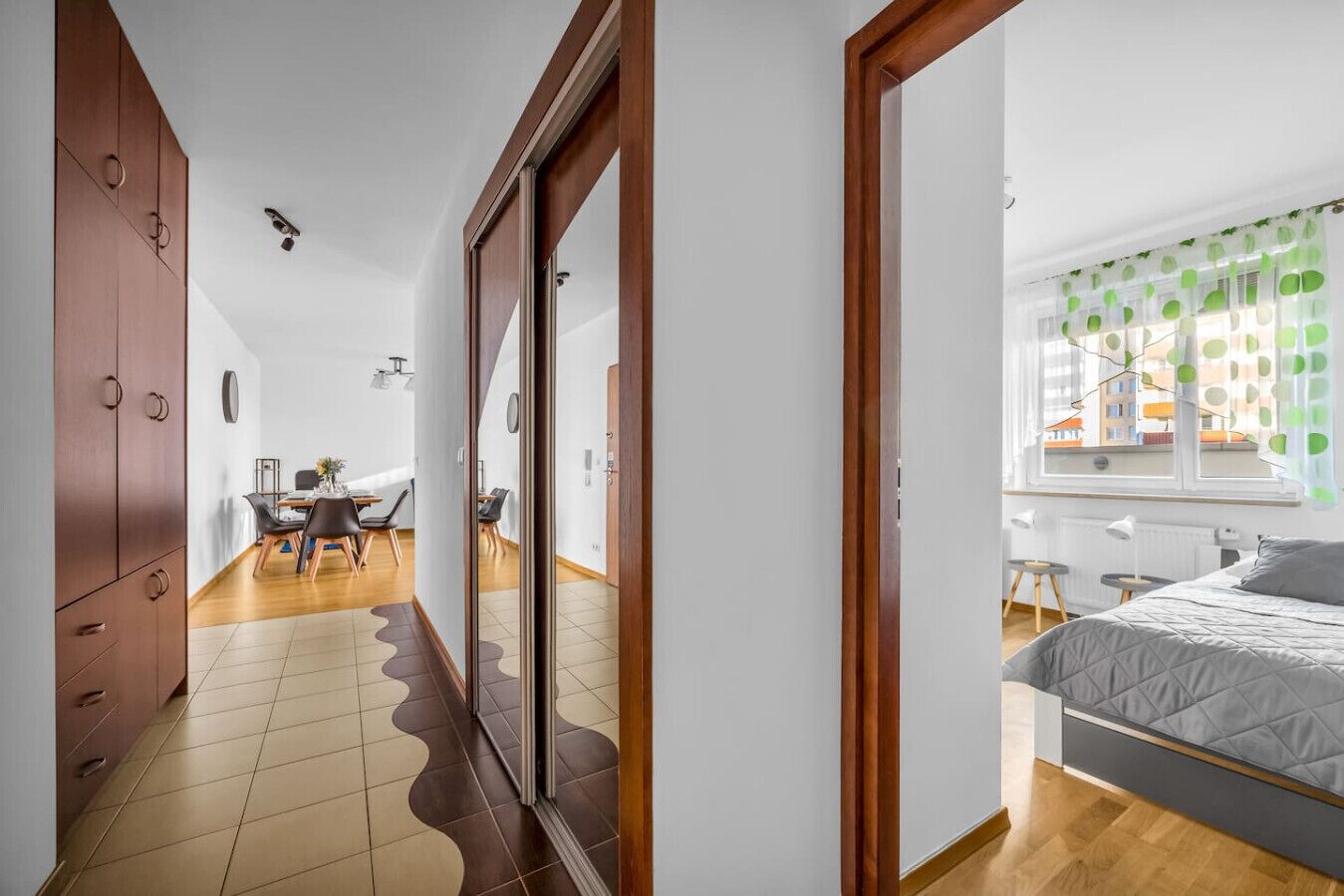 2 bedrooms, desk, iron/ironing board, WiFi