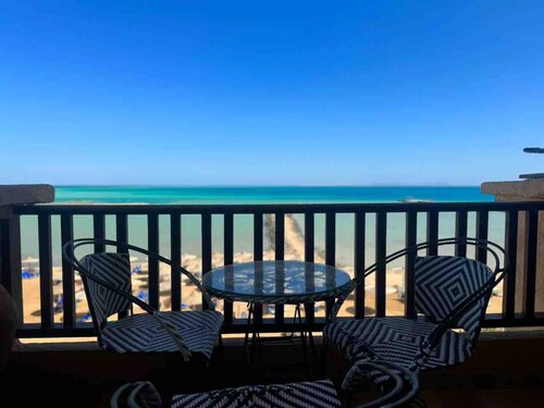1BR Apartment Front Sea View Turtles Beach