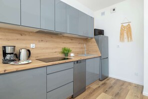Fridge, microwave, dishwasher, coffee/tea maker - Wiedeńska 5 | Kołobrzeg | Bright Apartment | Parking (Kołobrzeg)