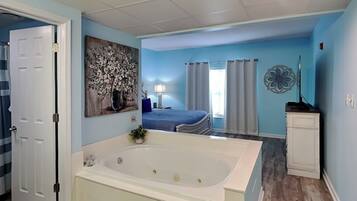 2 bedrooms, iron/ironing board, internet, bed sheets
