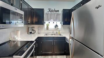 Coffee/tea maker, fridge, microwave, oven