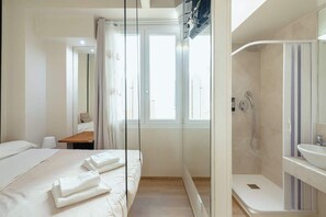 Shower - A un passo dal Duomo (Florence)