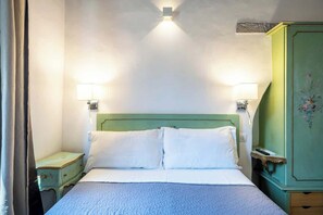 WiFi, bed sheets