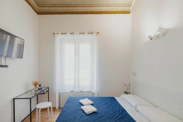 1 habitación, tabla de planchar con plancha, wifi y ropa de cama 